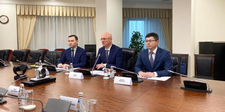 Ауыл шаруашылығы техникасын шығару мәселелері талқыланды