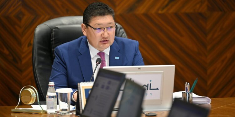 Облыс әкімі Семейдегі әлеуметтік дүкендер санын көбейтуді тапсырды