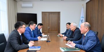 Абай облысының әкімі Мәжіліс депутатына агросектордың әлеуетін таныстырды