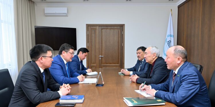 Абай облысының әкімі Мәжіліс депутатына агросектордың әлеуетін таныстырды