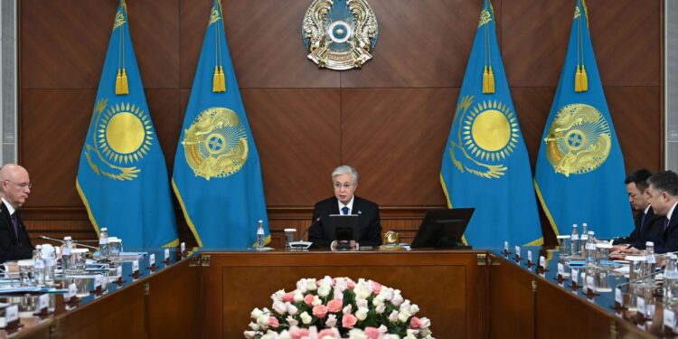 Президент: шаруаларды жаңа үлгідегі кооператив құруға ынталандыру керек