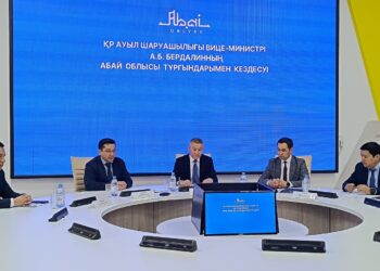 Аманғали Бердалин Абай облысының шаруаларымен кездесіп, бірқатар нысанды аралады