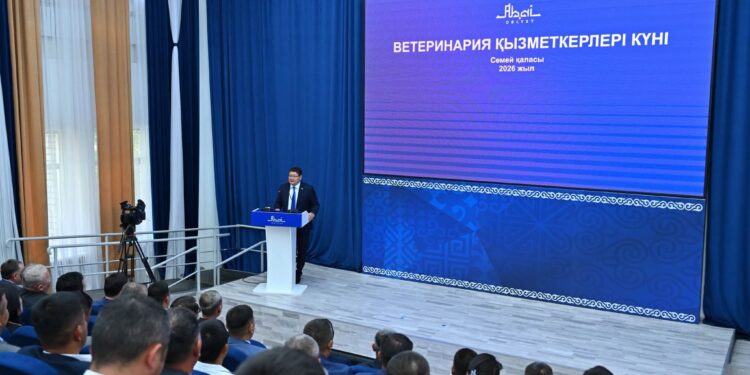 Абай облысының ветеринарларына алғаш рет 53 жаңа автокөлік берілді